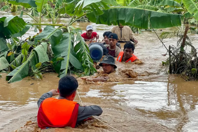 More than a hundred deaths in post-Typhoon Mocha flooding in Myanmar!