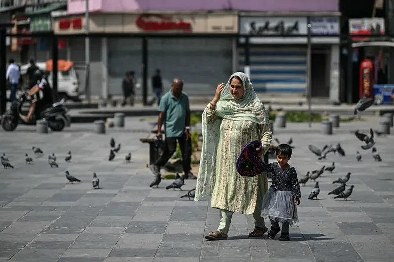 Pakistan Opens Airspace, Shops Begin to Open in Srinagar